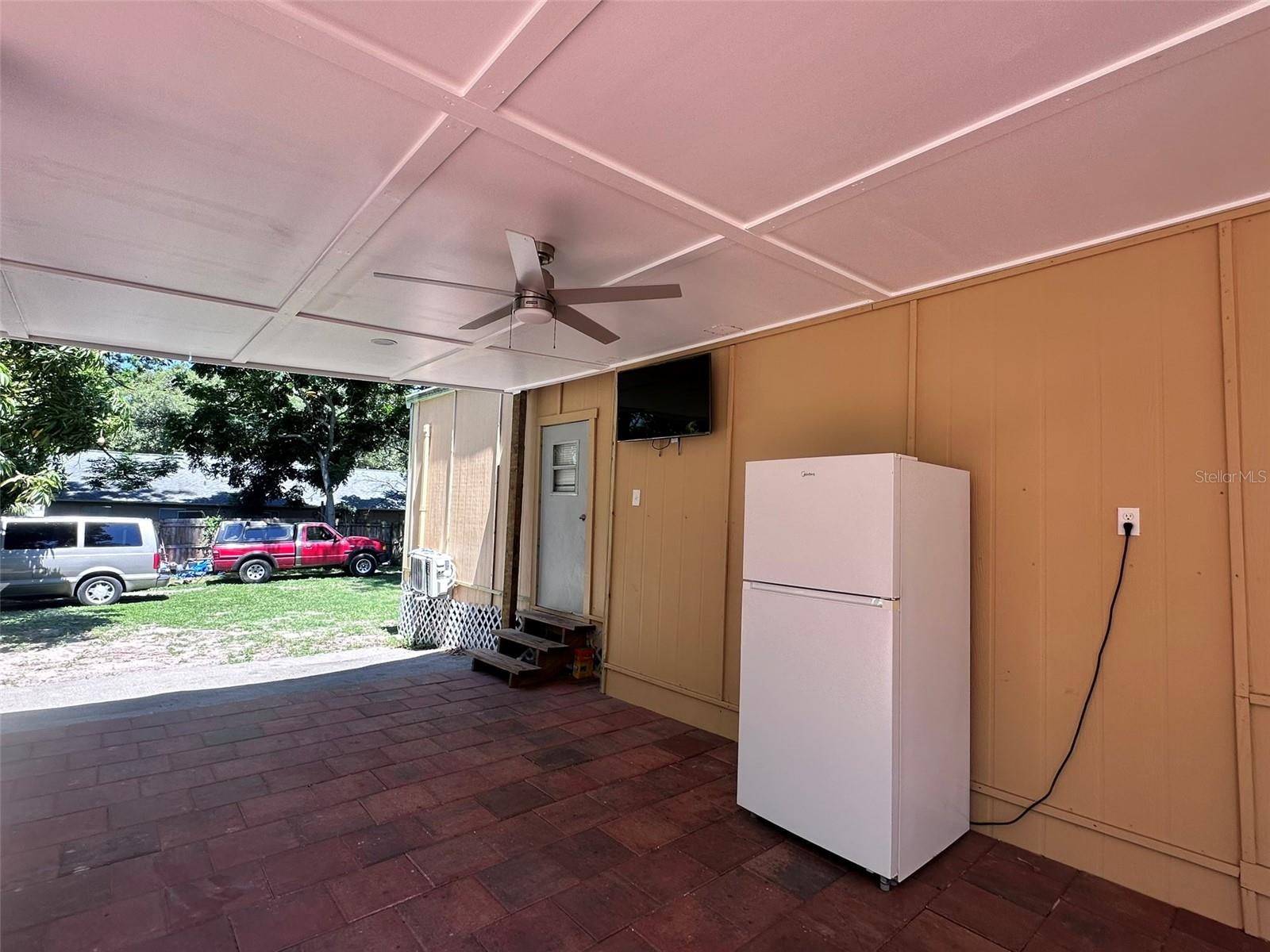 Listing photo id 5 for 6606 Corbin Lane
