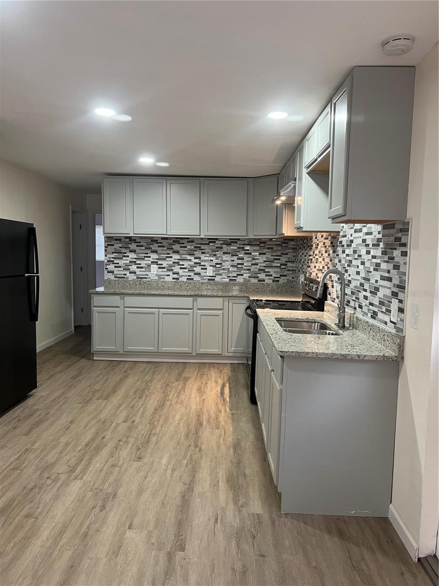 Listing photo id 7 for 6606 Corbin Lane