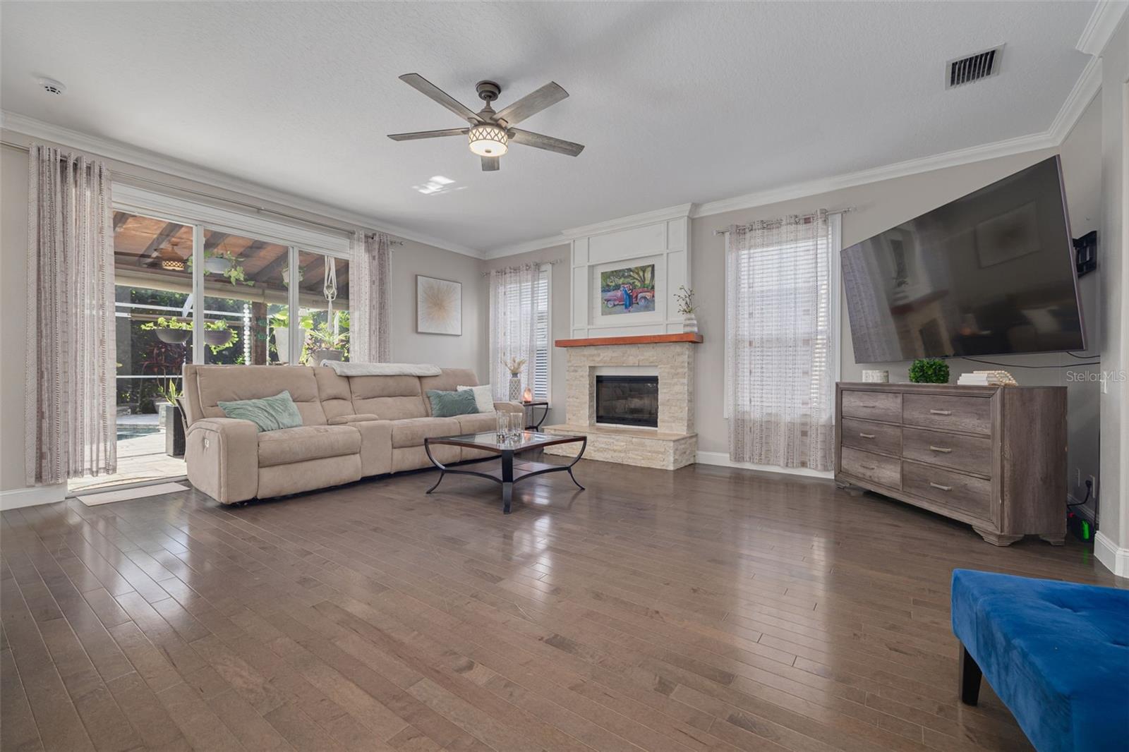 Image 6 of 55 For 4147 Grandchamp Circle