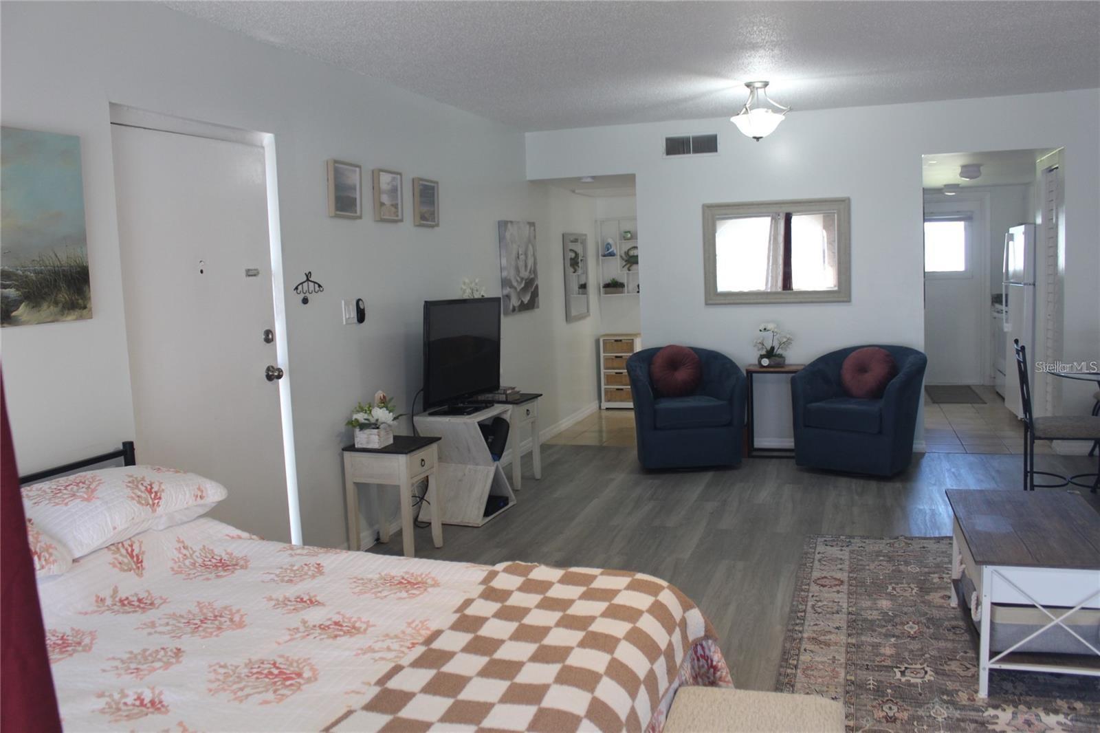 Image 14 of 31 For 7701 Starkey Road 206