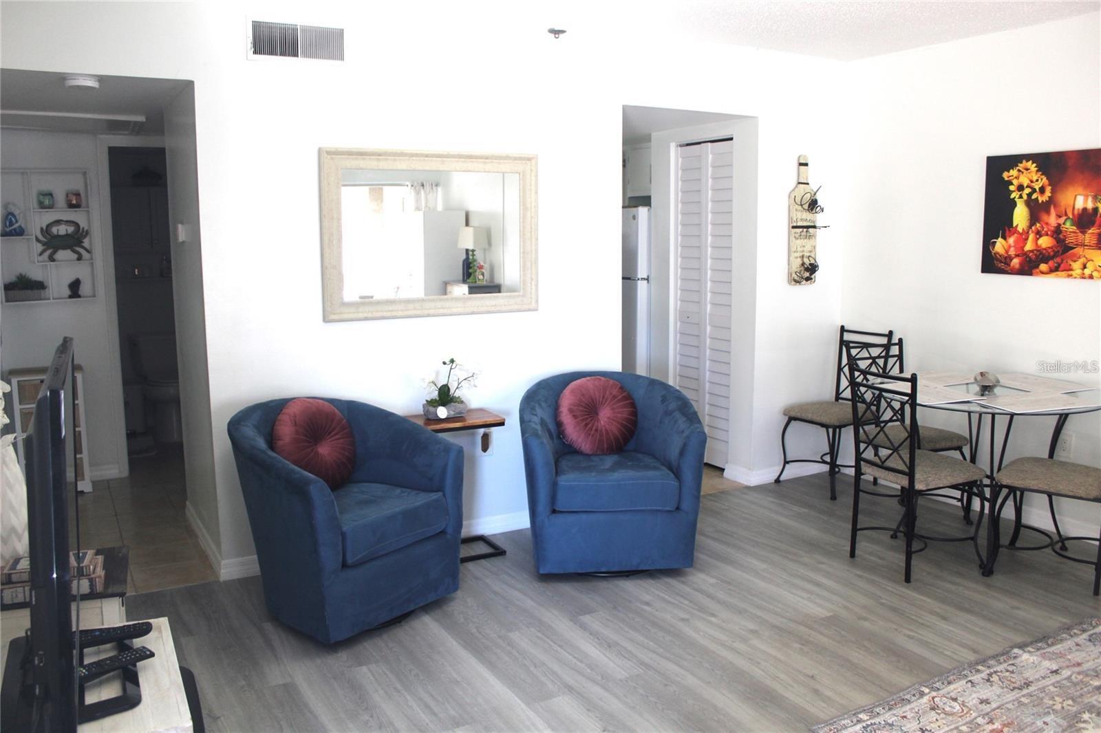Image 4 of 31 For 7701 Starkey Road 206
