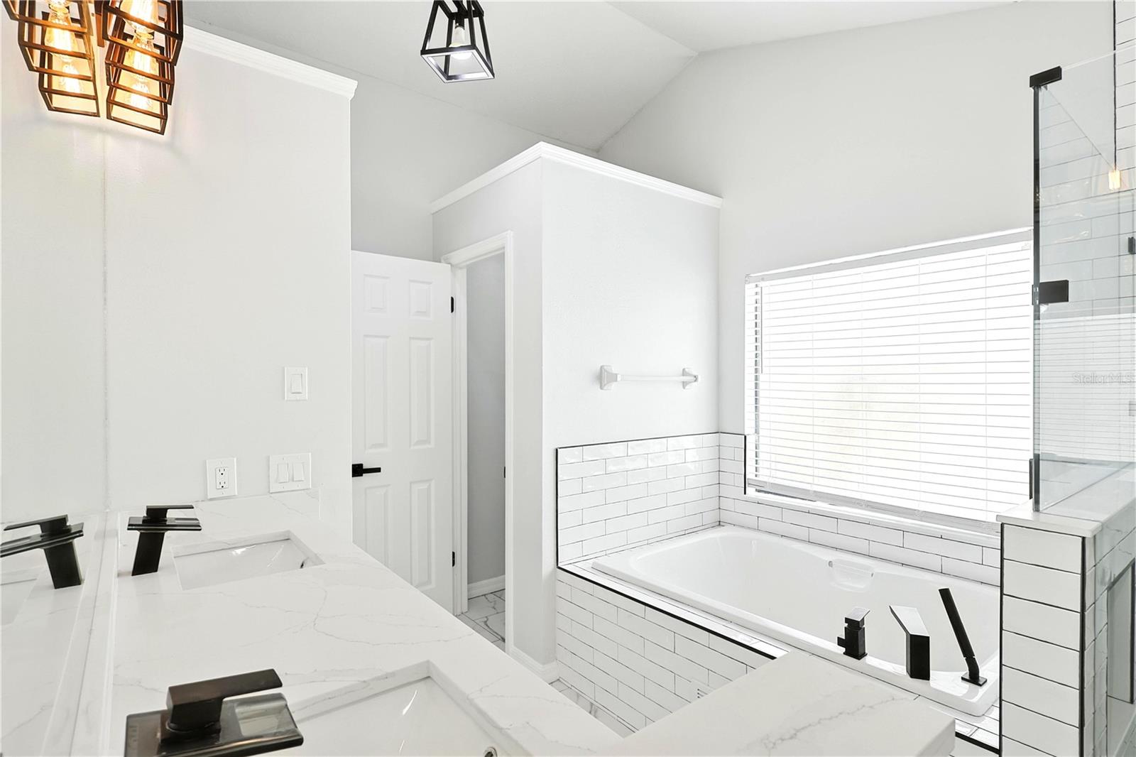 Image 12 of 35 For 18522 Sunward Lake Place