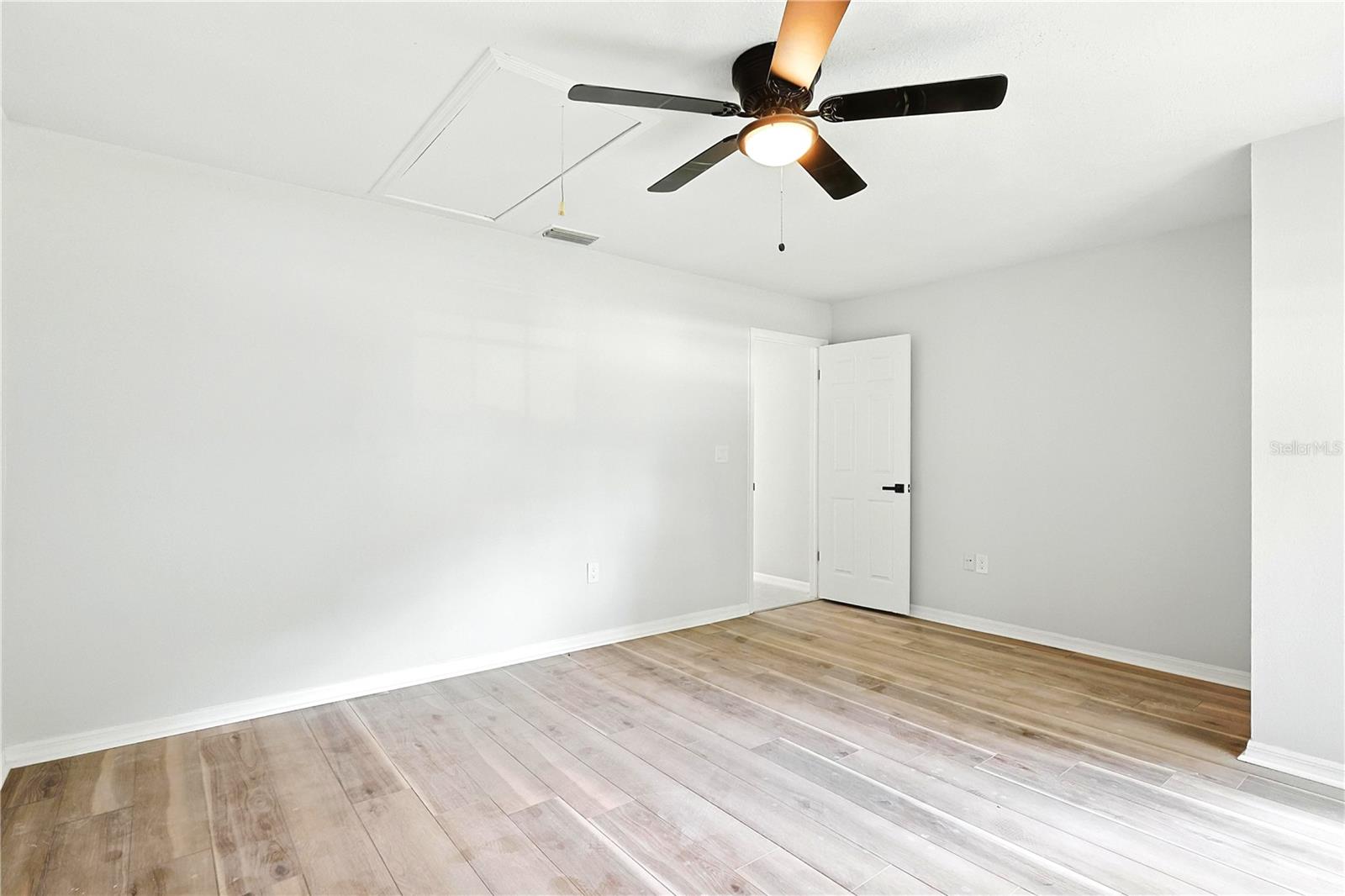 Image 13 of 35 For 18522 Sunward Lake Place