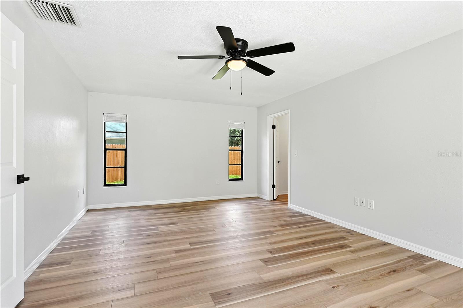 Image 19 of 35 For 18522 Sunward Lake Place