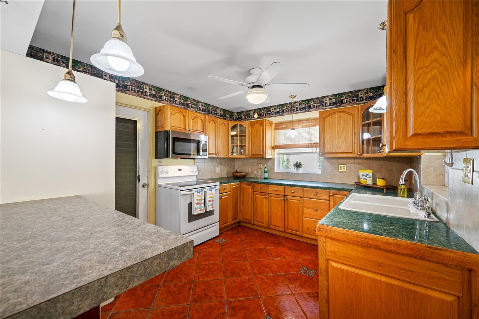 Image 15 of 44 For 6219 Hampton Drive N
