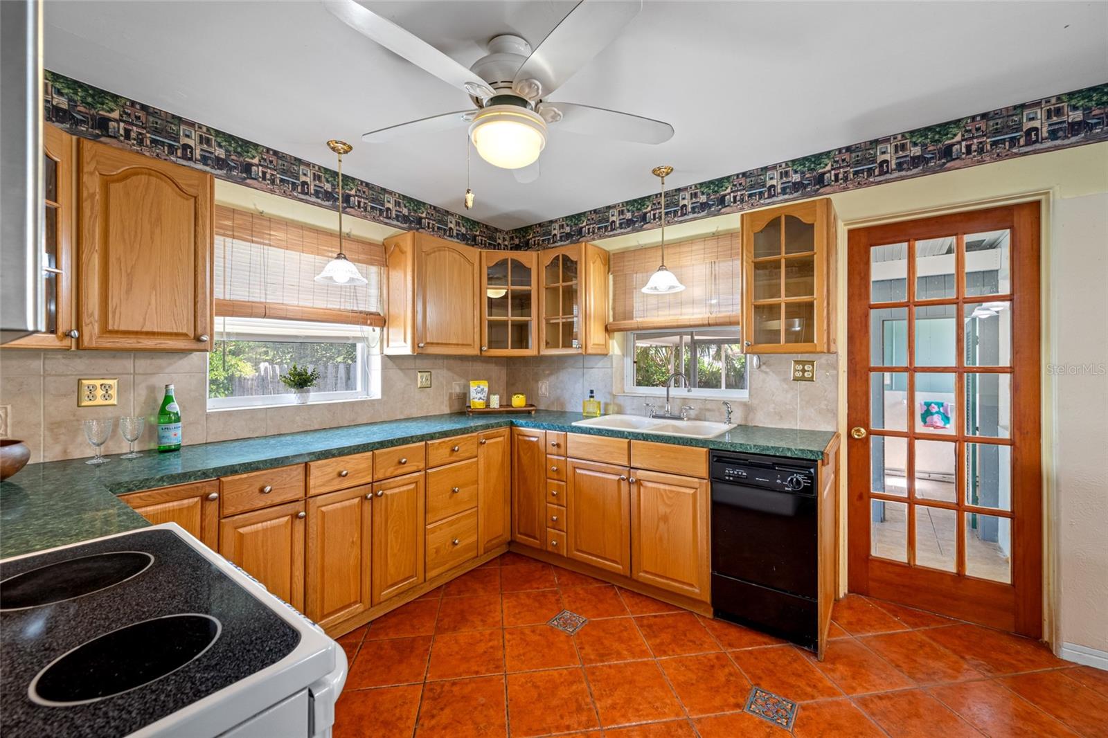 Image 16 of 44 For 6219 Hampton Drive N