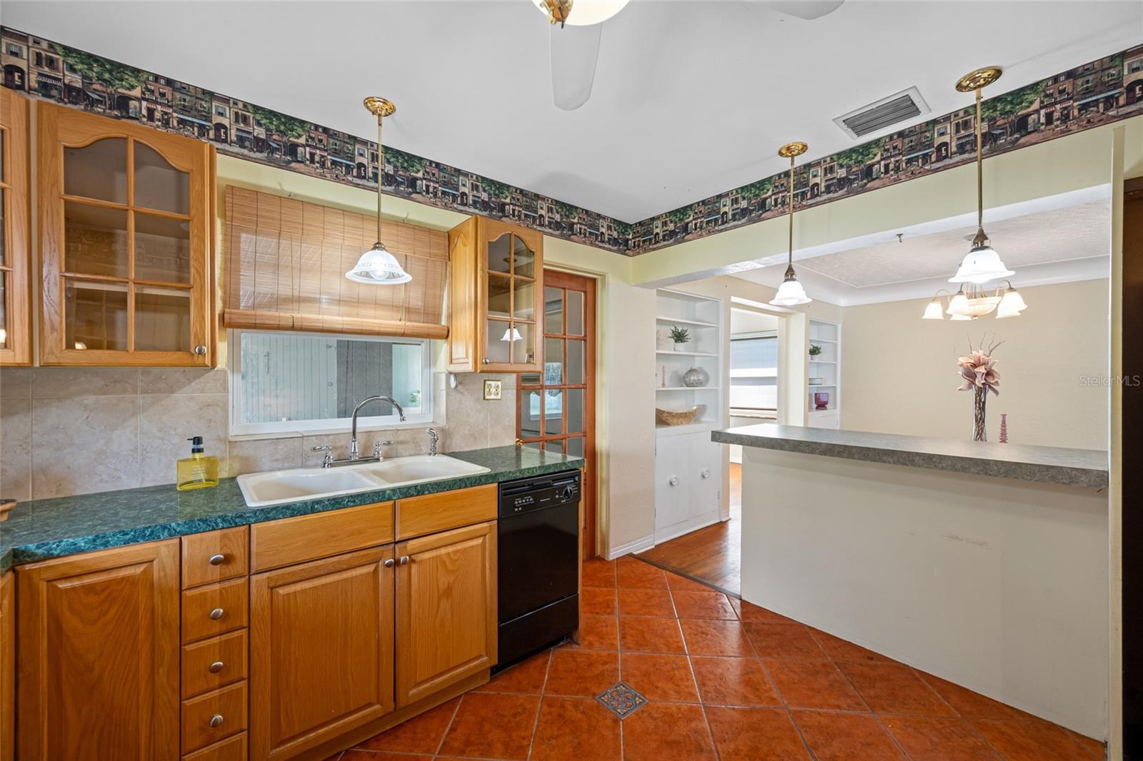 Image 17 of 44 For 6219 Hampton Drive N