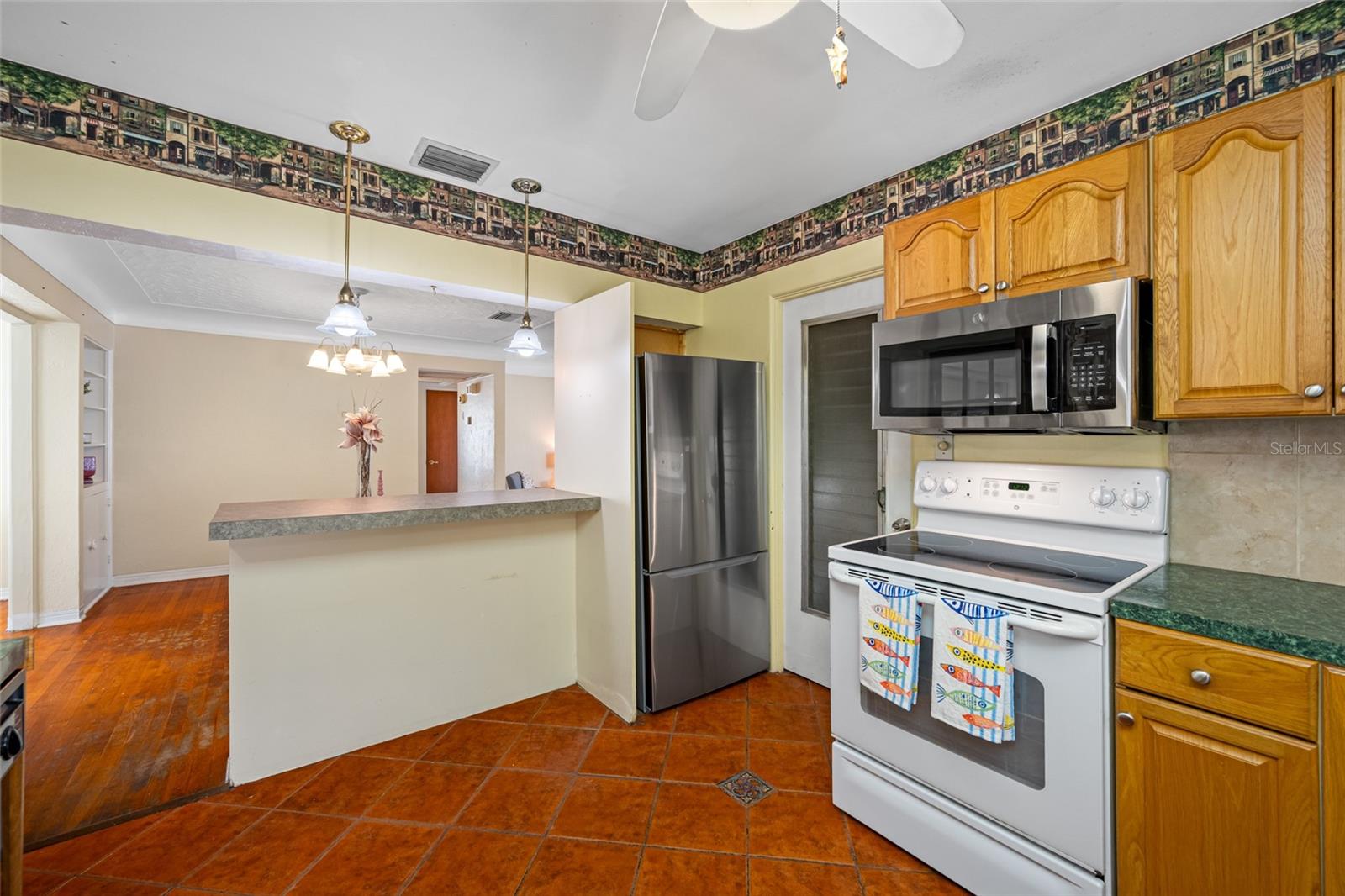 Image 18 of 44 For 6219 Hampton Drive N