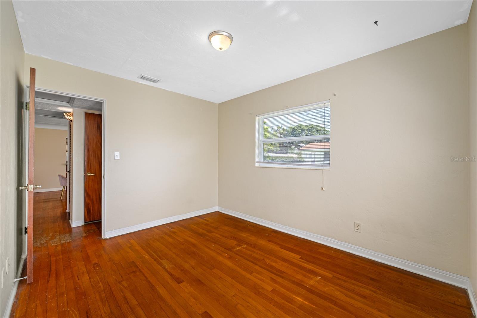 Image 22 of 44 For 6219 Hampton Drive N