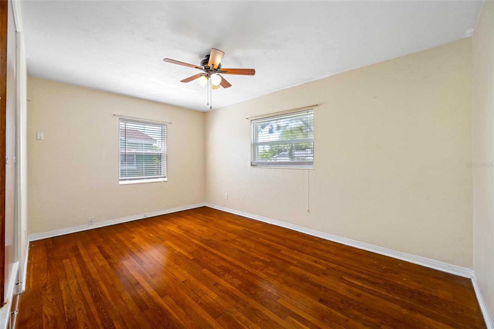 Image 23 of 44 For 6219 Hampton Drive N