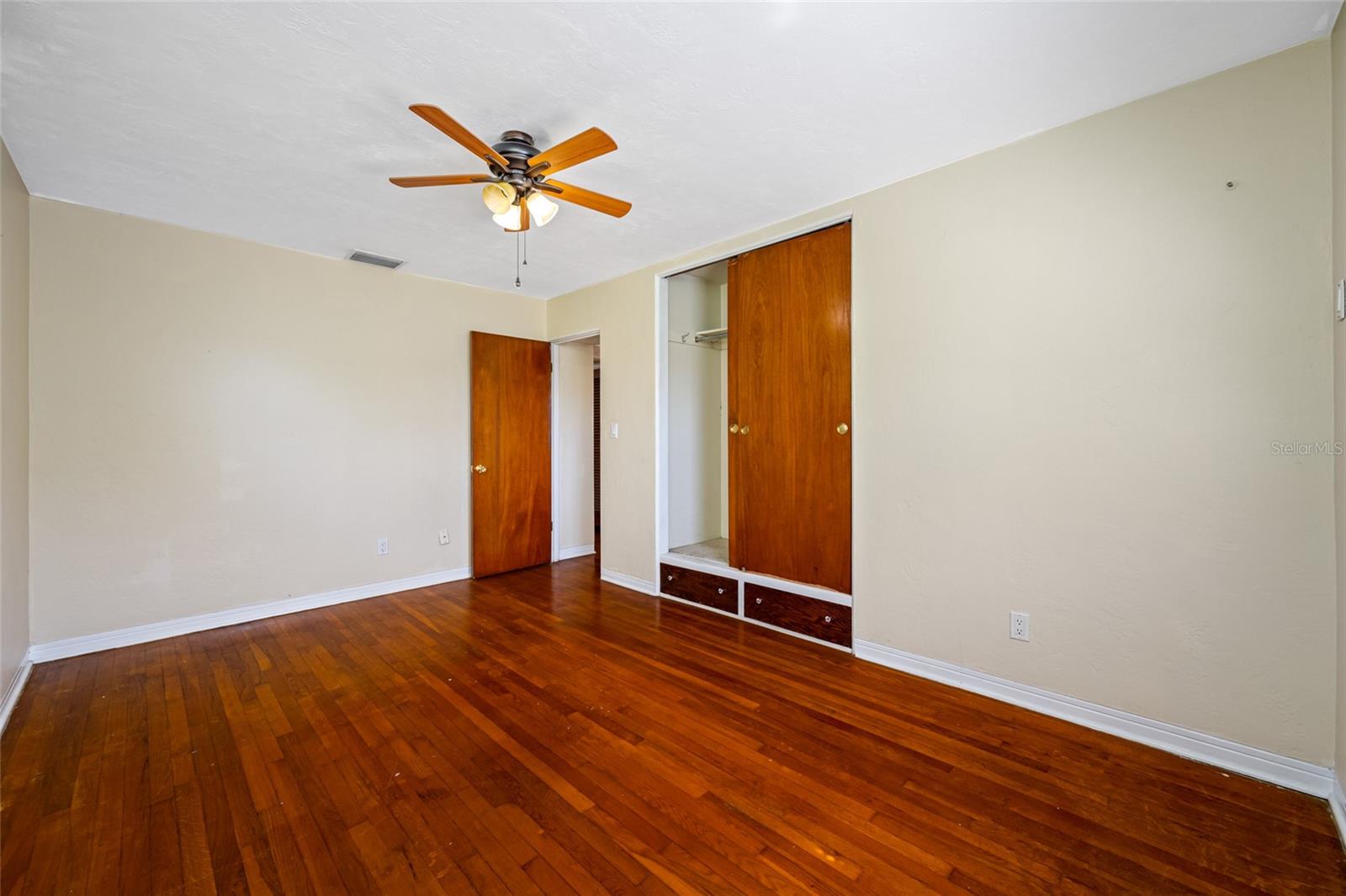 Image 25 of 44 For 6219 Hampton Drive N