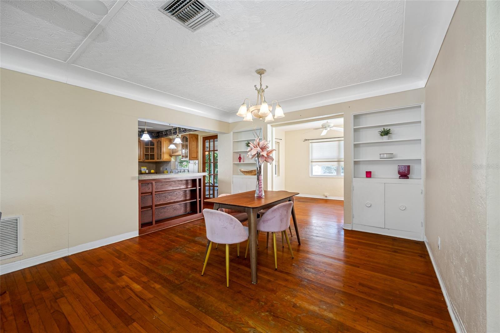Image 8 of 44 For 6219 Hampton Drive N