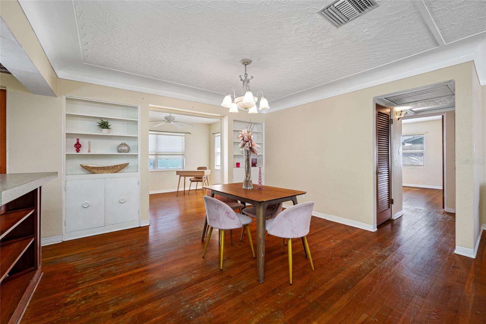 Image 9 of 44 For 6219 Hampton Drive N