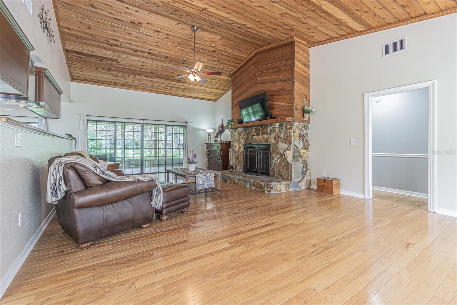 Image 4 of 54 For 18110 30th Street