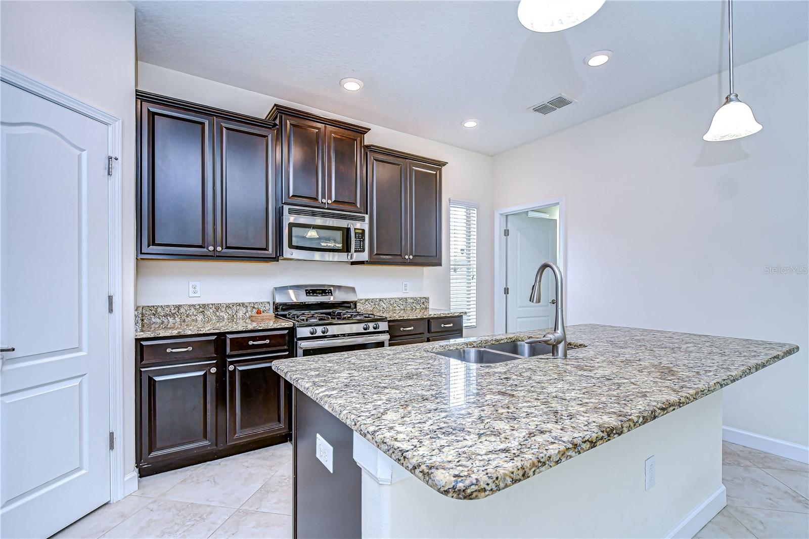 Image 24 of 64 For 828 Terra Vista Street
