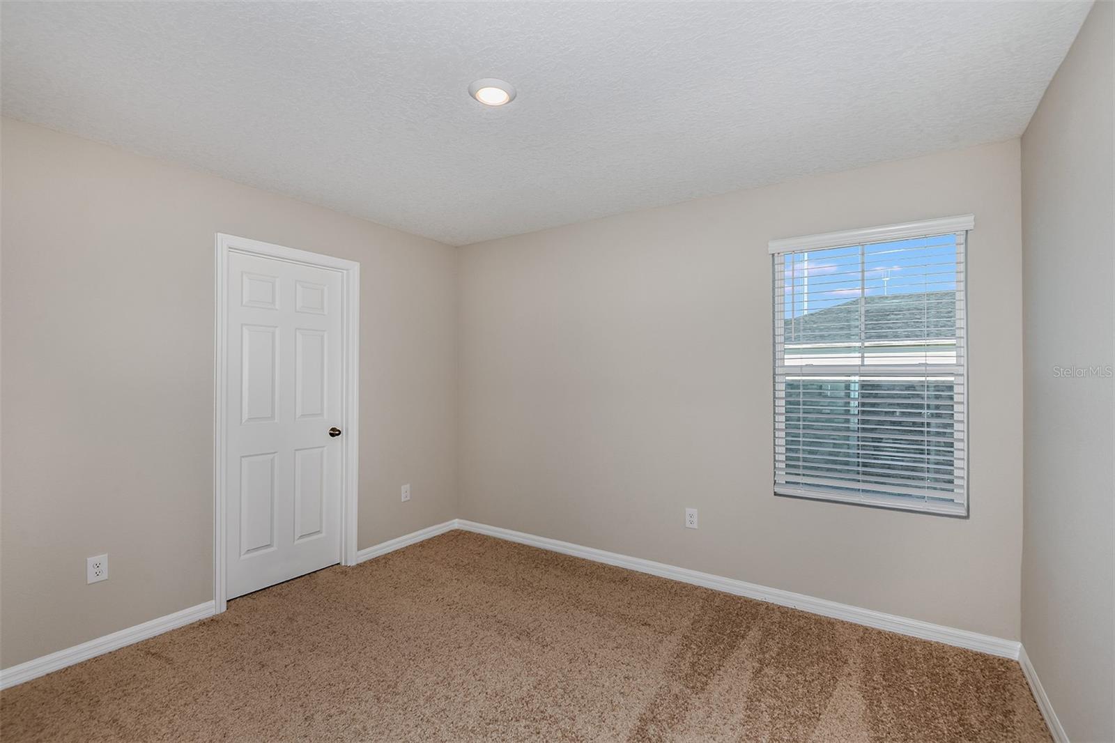 Image 14 of 17 For 738 Ambleside Drive