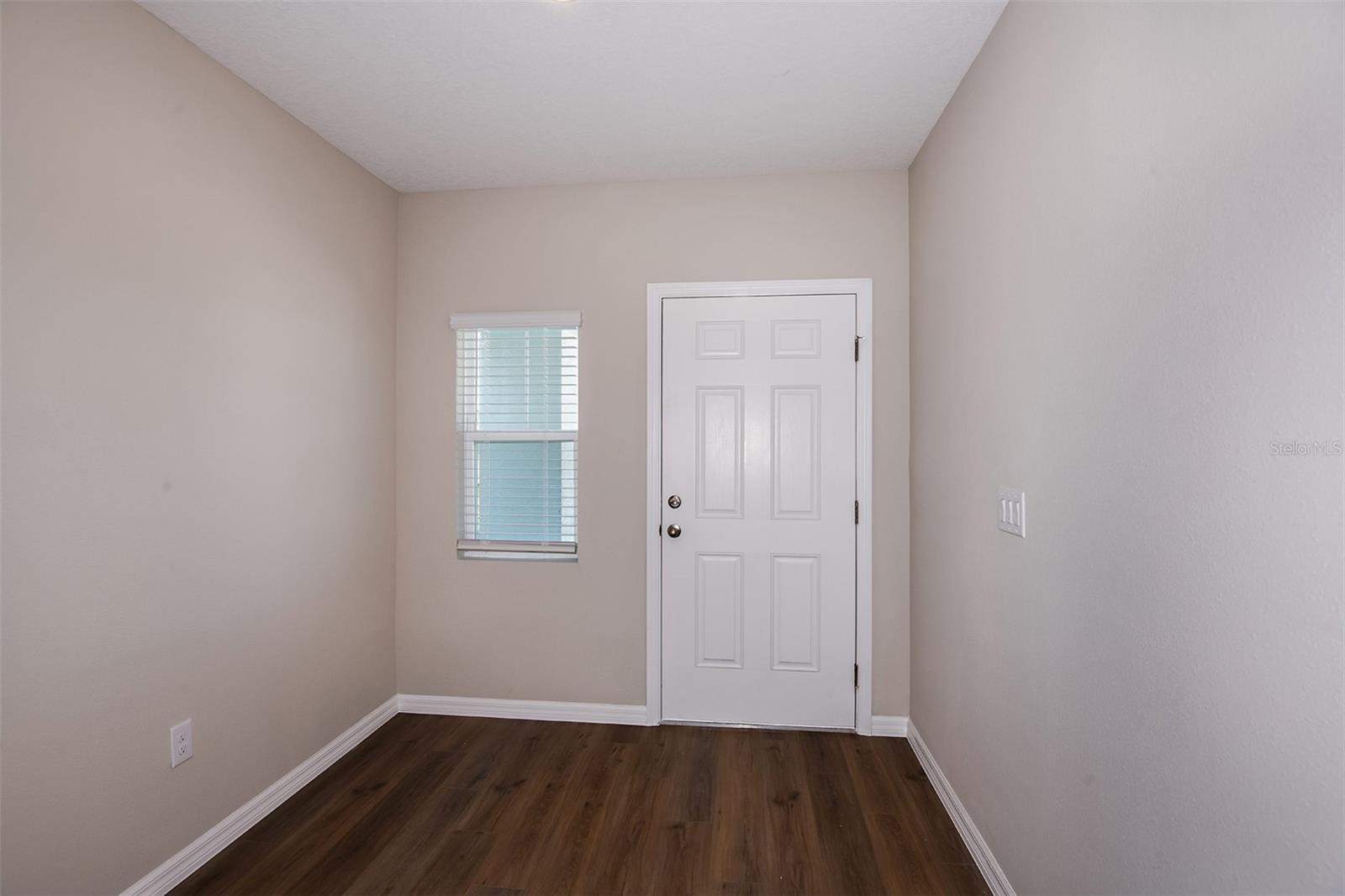 Image 6 of 17 For 738 Ambleside Drive