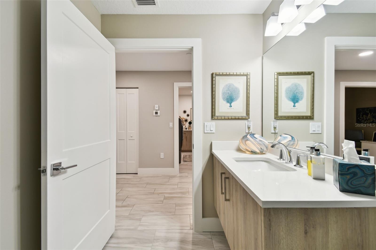 Image 8 of 34 For 415 Island Way 507