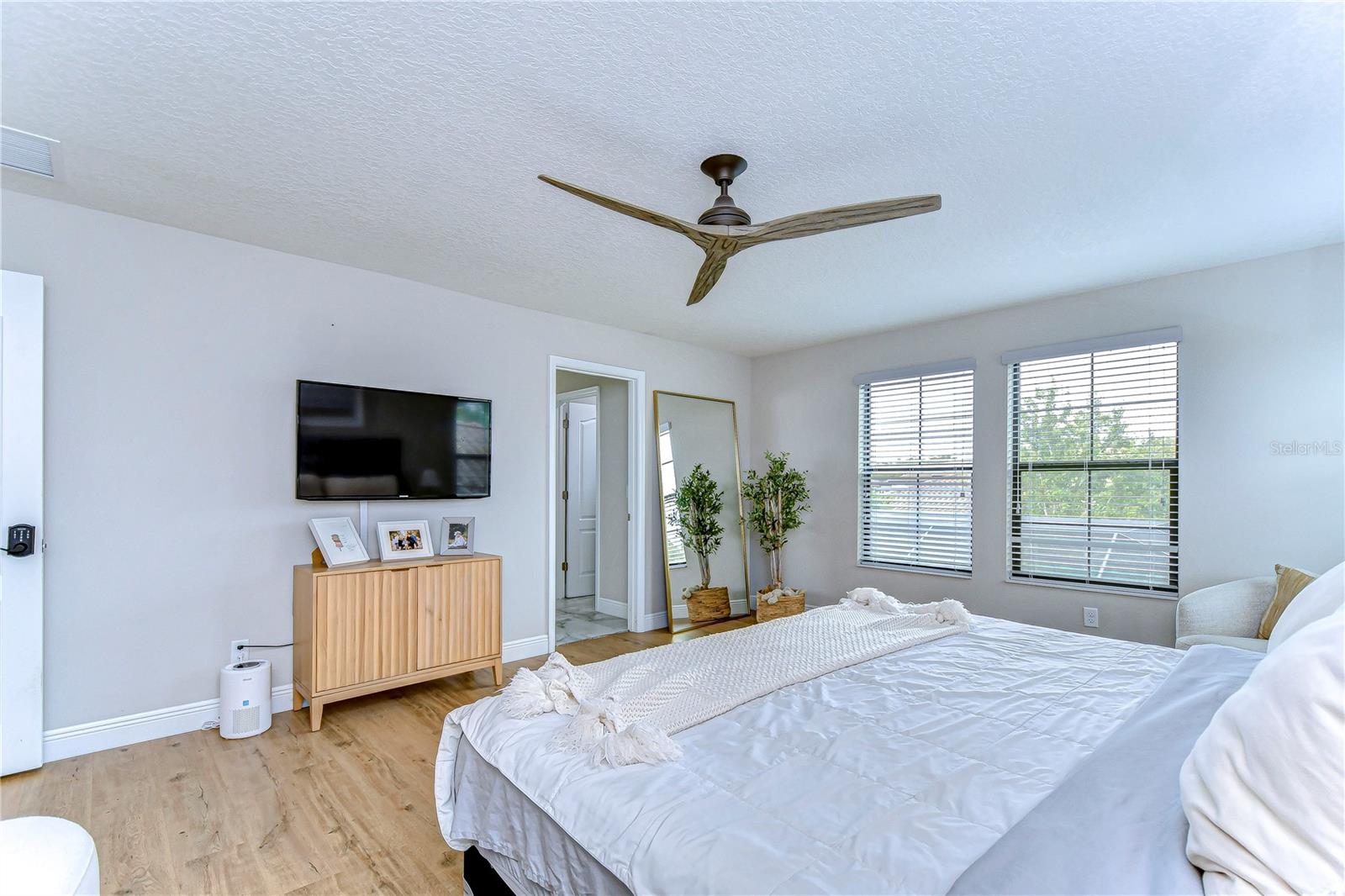 Image 45 of 75 For 13118 Payton Street