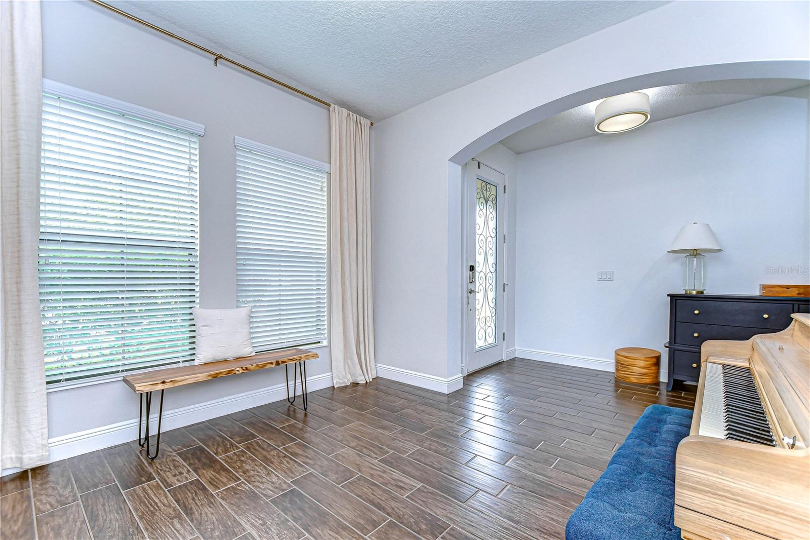 Image 9 of 75 For 13118 Payton Street
