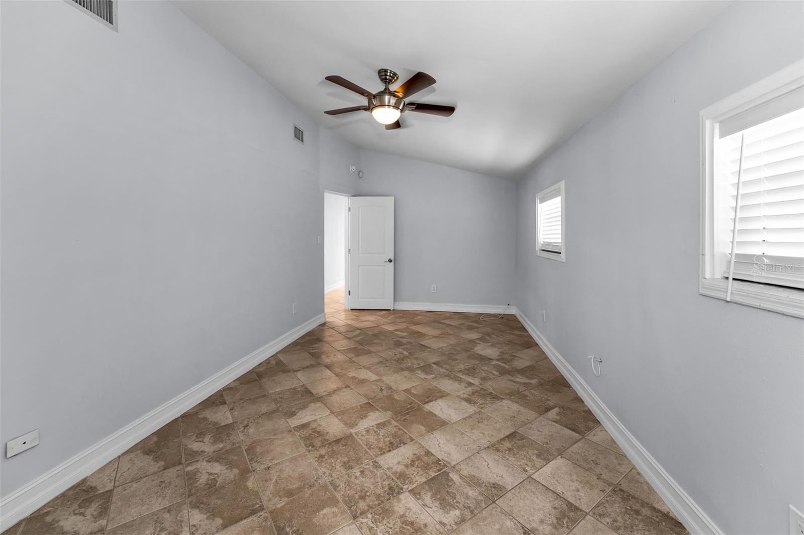 Image 23 of 37 For 4849 Floramar Terrace