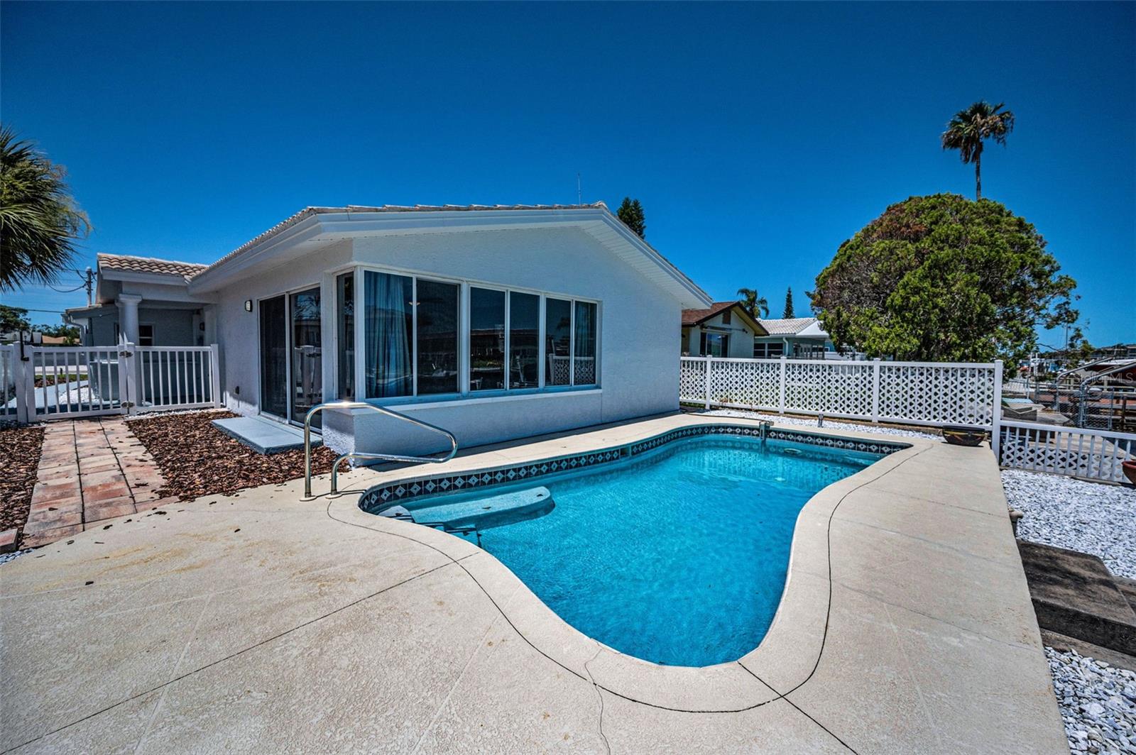 Image 33 of 37 For 4849 Floramar Terrace