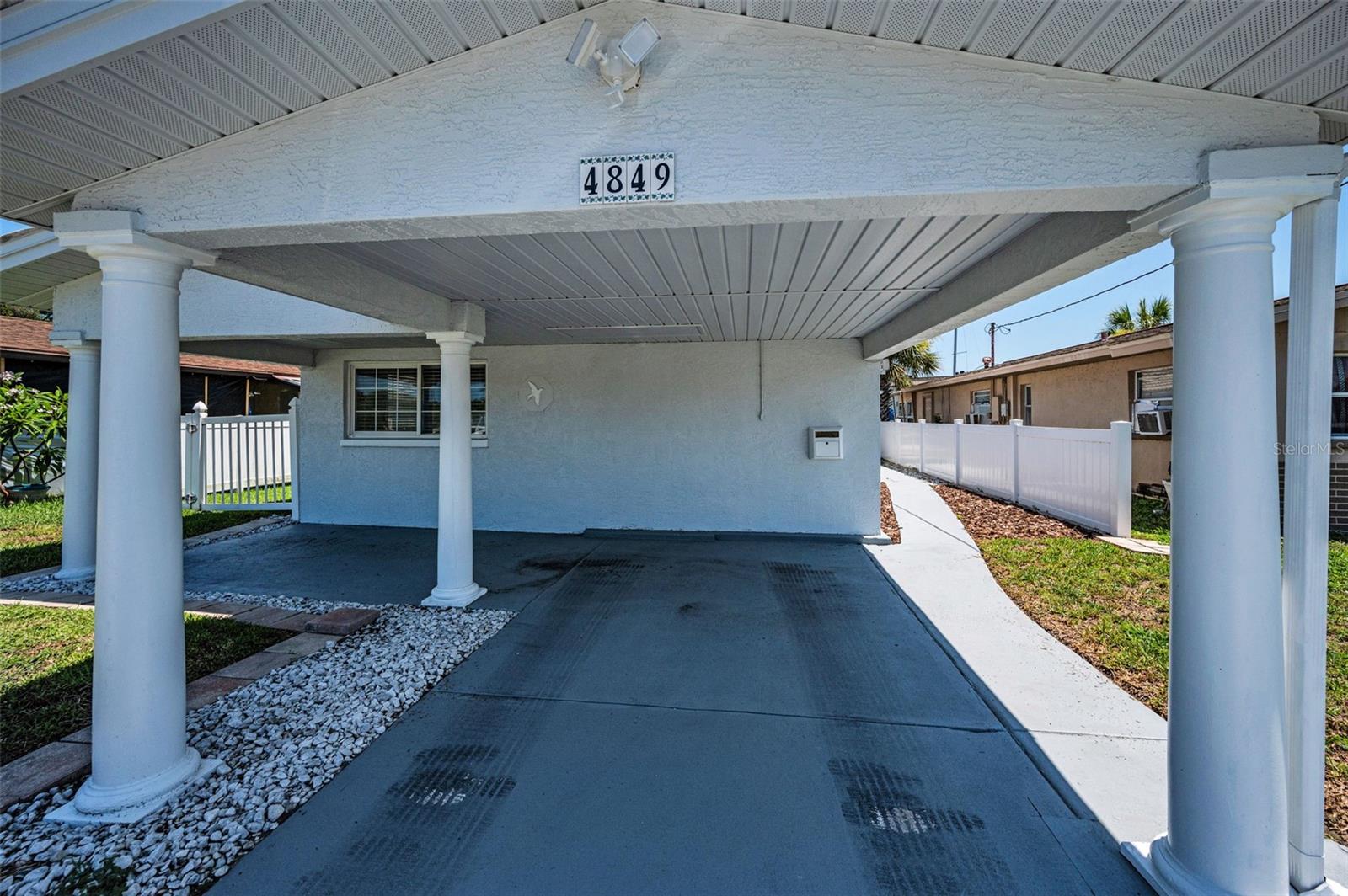Image 8 of 37 For 4849 Floramar Terrace