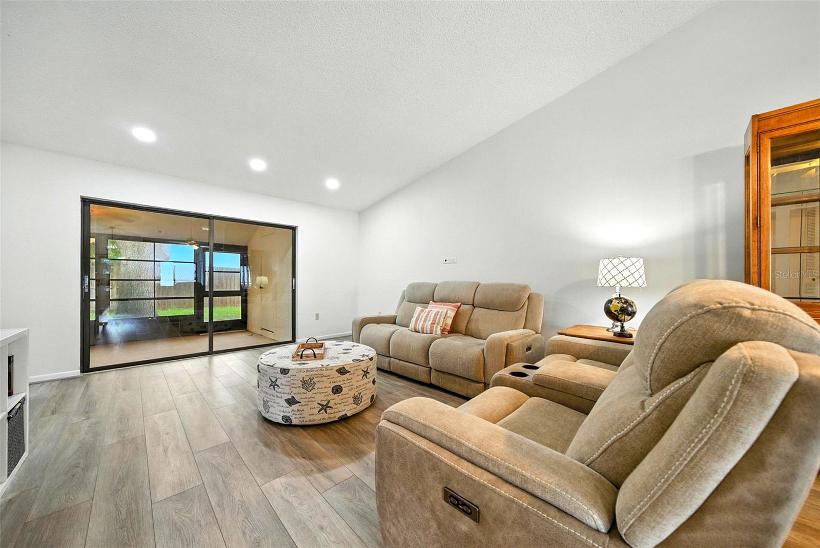 Image 10 of 47 For 1725 Pine Ridge Way E #e