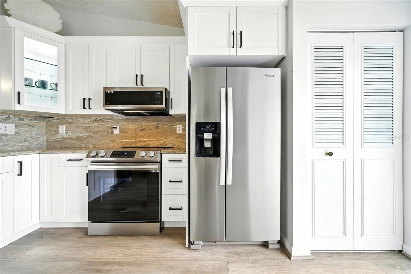Image 15 of 47 For 1725 Pine Ridge Way E #e