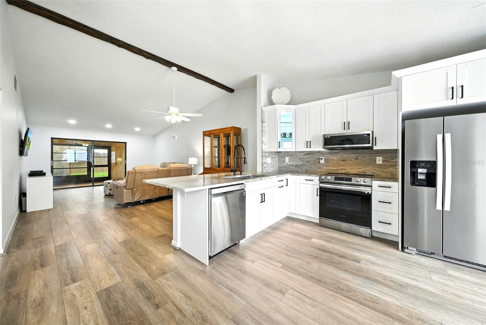 Image 17 of 47 For 1725 Pine Ridge Way E #e