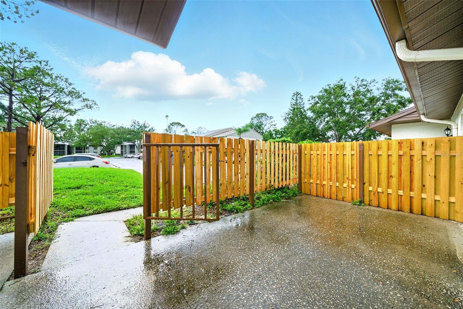 Image 29 of 47 For 1725 Pine Ridge Way E #e