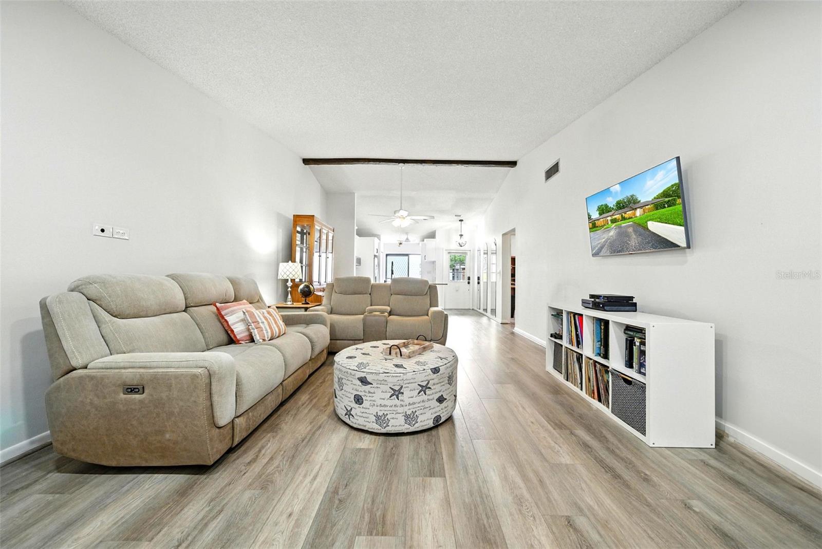 Image 6 of 47 For 1725 Pine Ridge Way E #e