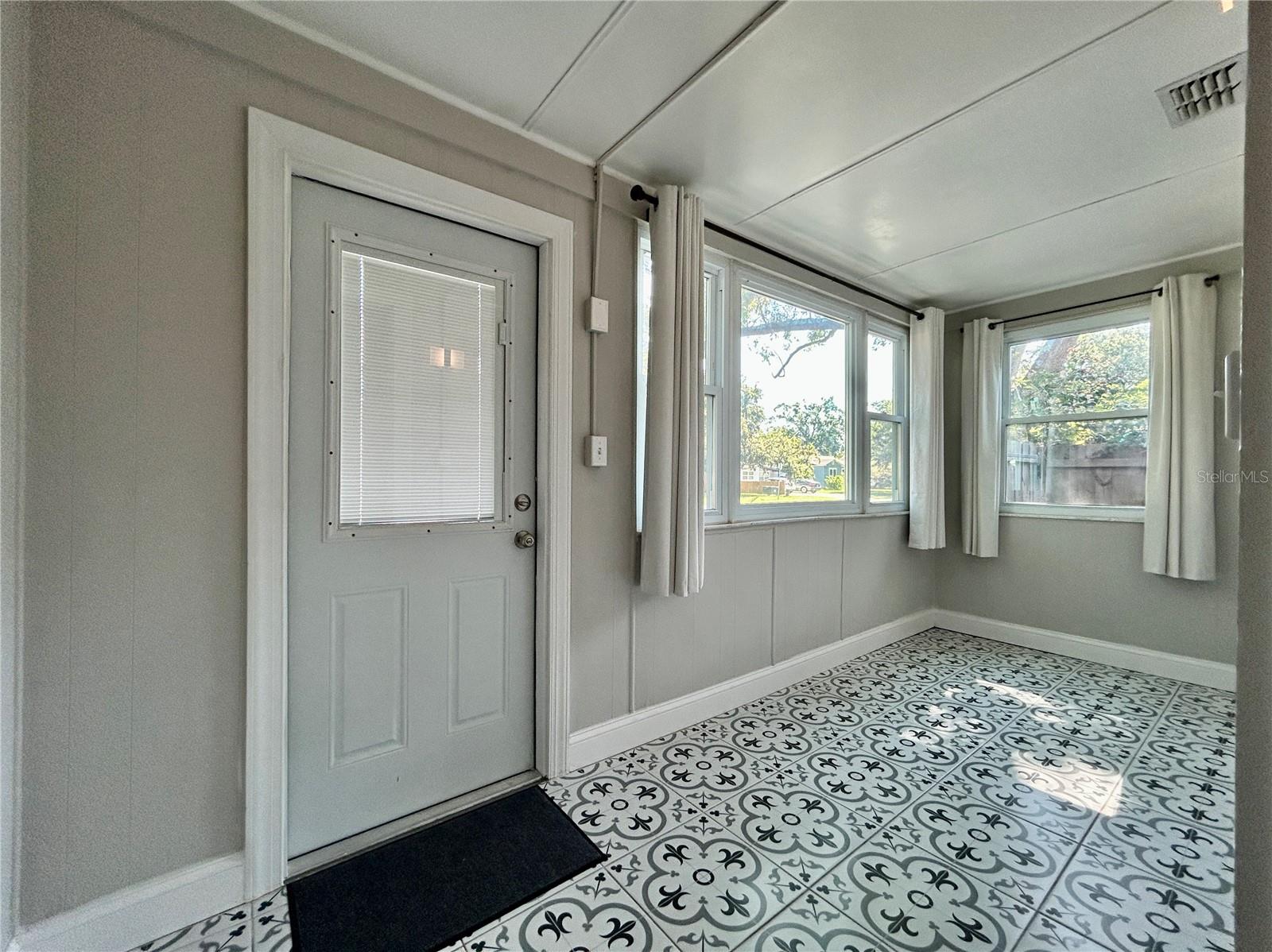 Image 6 of 40 For 3018 11th Avenue N