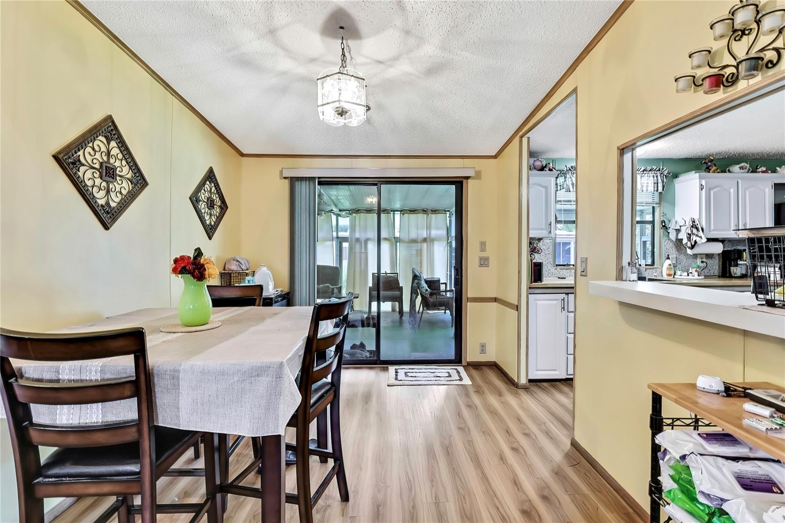 Listing photo id 10 for 14512 Dehaven Avenue