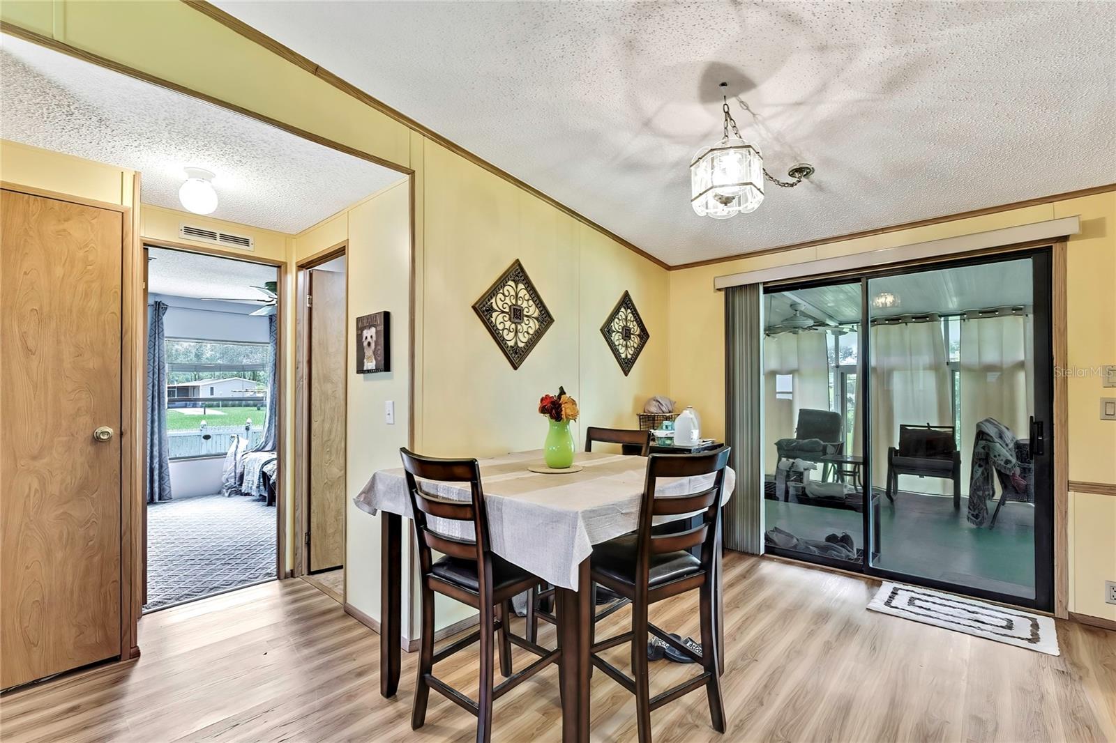 Listing photo id 11 for 14512 Dehaven Avenue
