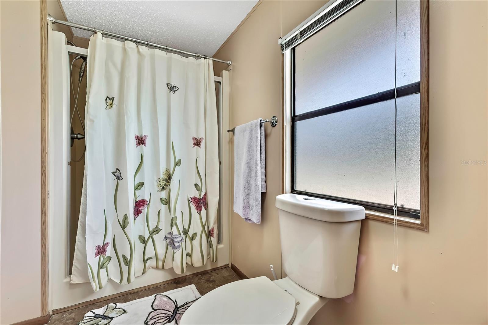 Listing photo id 15 for 14512 Dehaven Avenue