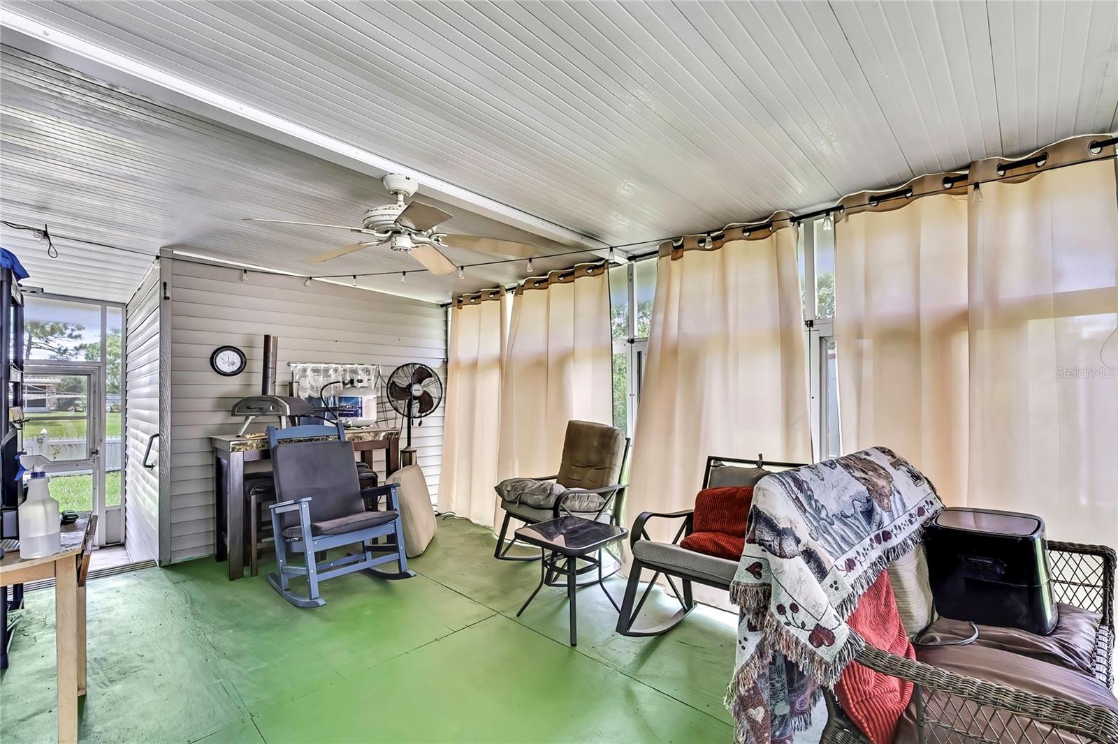 Listing photo id 23 for 14512 Dehaven Avenue