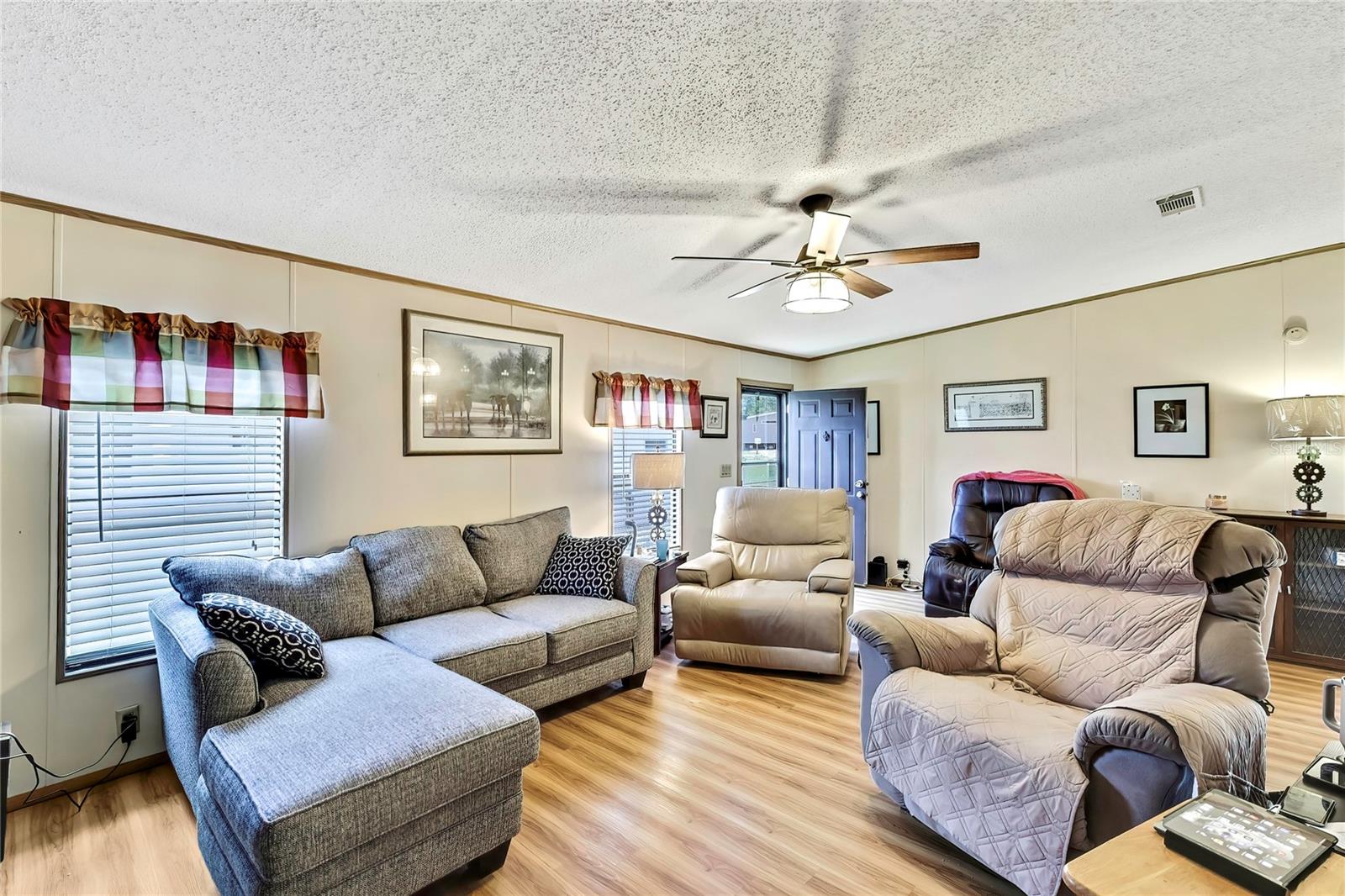 Listing photo id 4 for 14512 Dehaven Avenue
