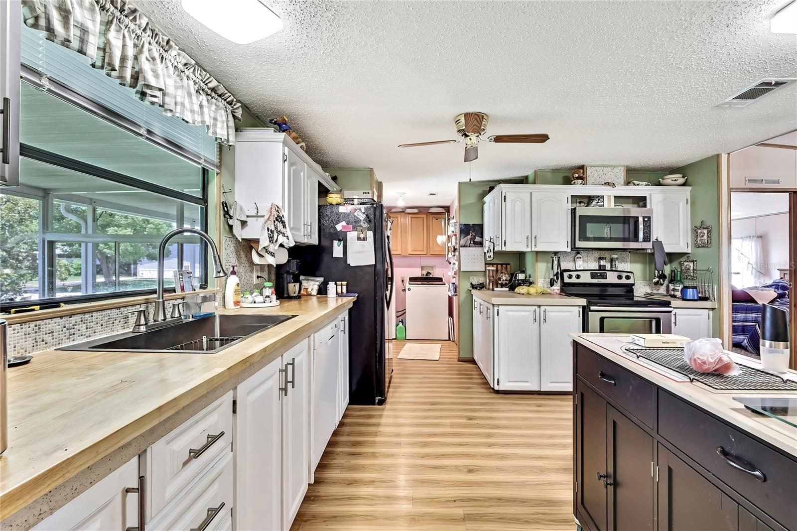 Listing photo id 6 for 14512 Dehaven Avenue