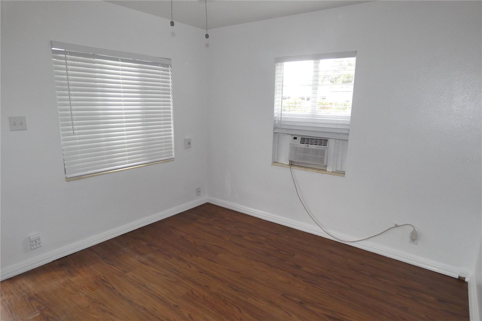 Image 2 of 8 For 2567 15th Avenue N 2