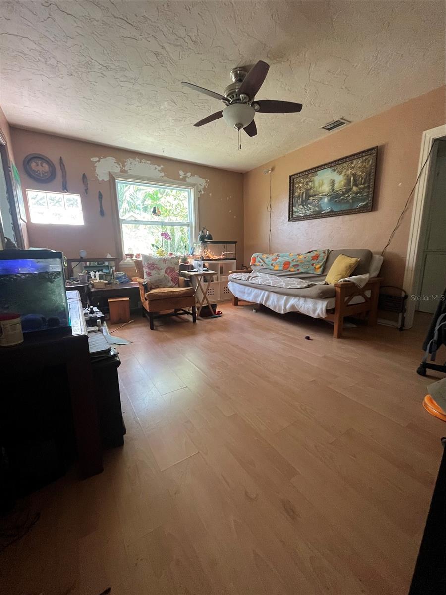 Image 4 of 10 For 1420 36th Avenue N