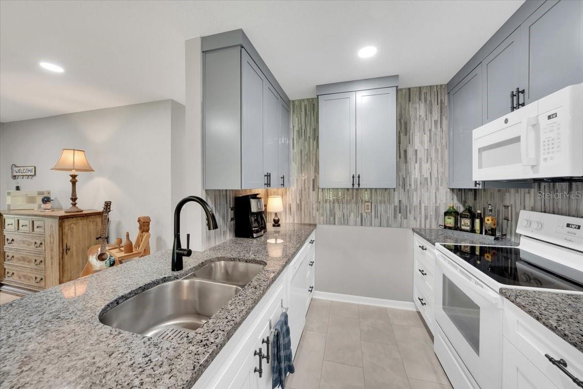 Image 10 of 43 For 511 Foxglove Circle B
