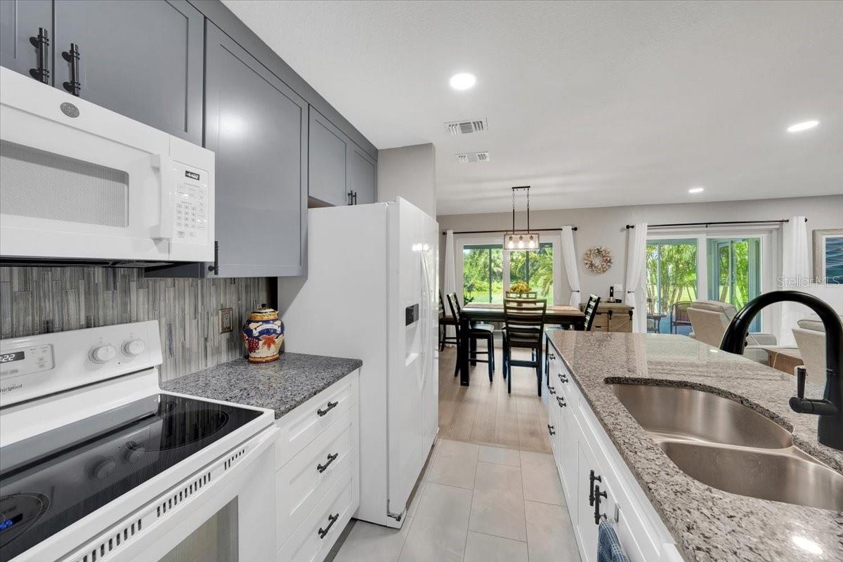 Image 11 of 43 For 511 Foxglove Circle B