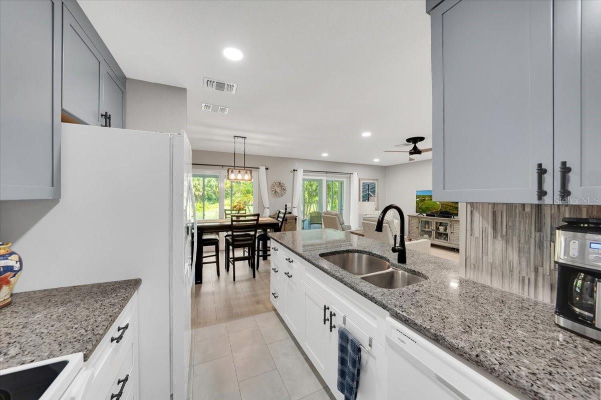 Image 12 of 43 For 511 Foxglove Circle B