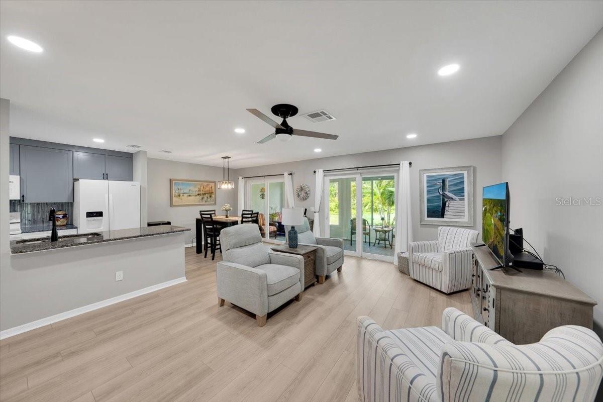 Image 4 of 43 For 511 Foxglove Circle B