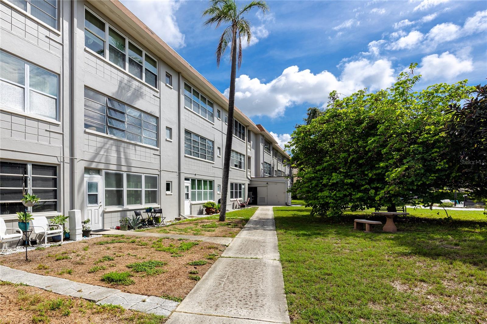 Image 42 of 54 For 211 Pasadena Avenue N 109
