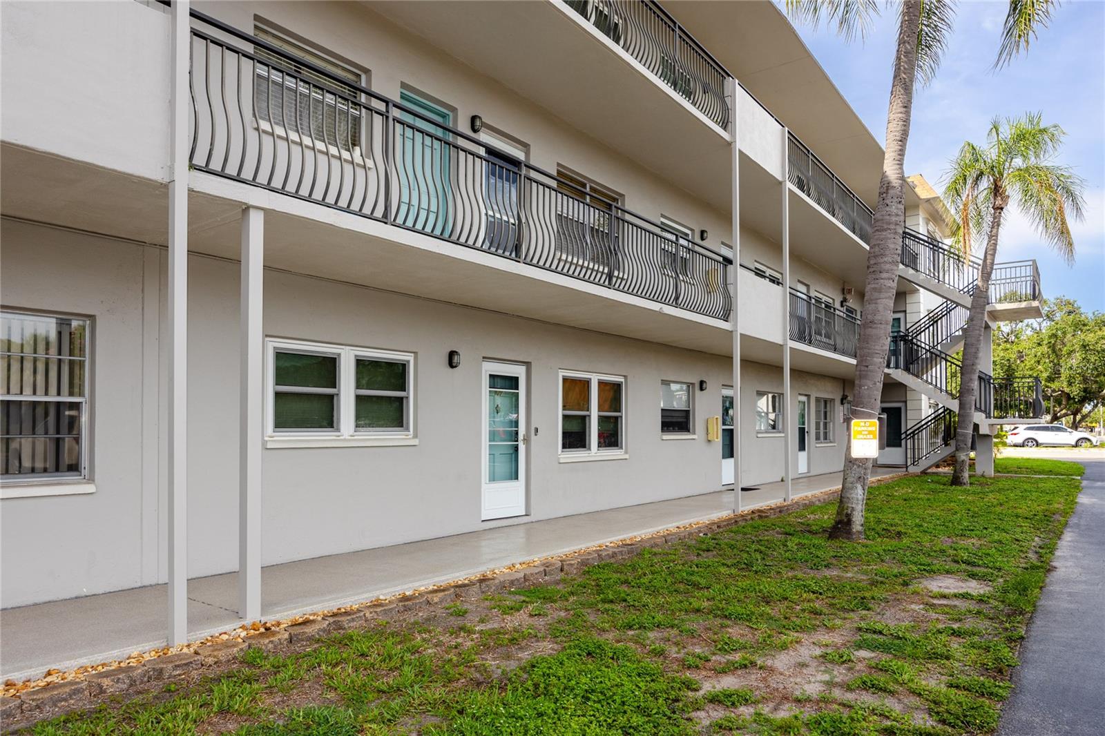 Image 8 of 54 For 211 Pasadena Avenue N 109