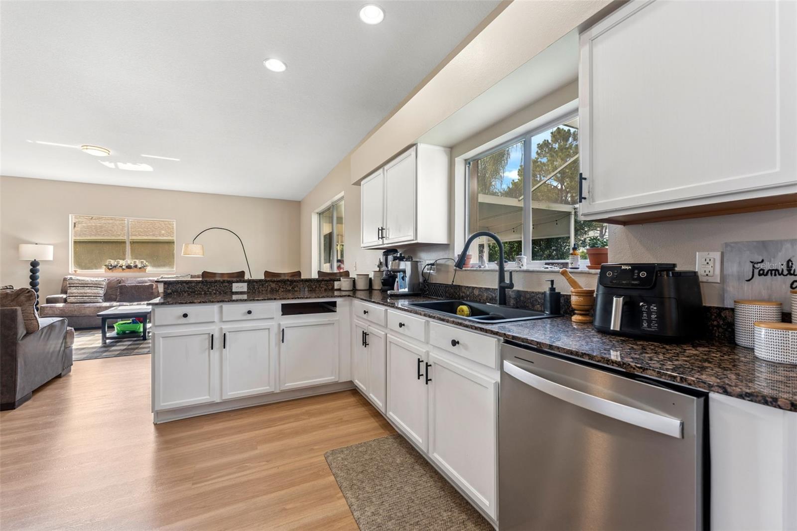 Listing photo id 21 for 13003 Carlington Lane