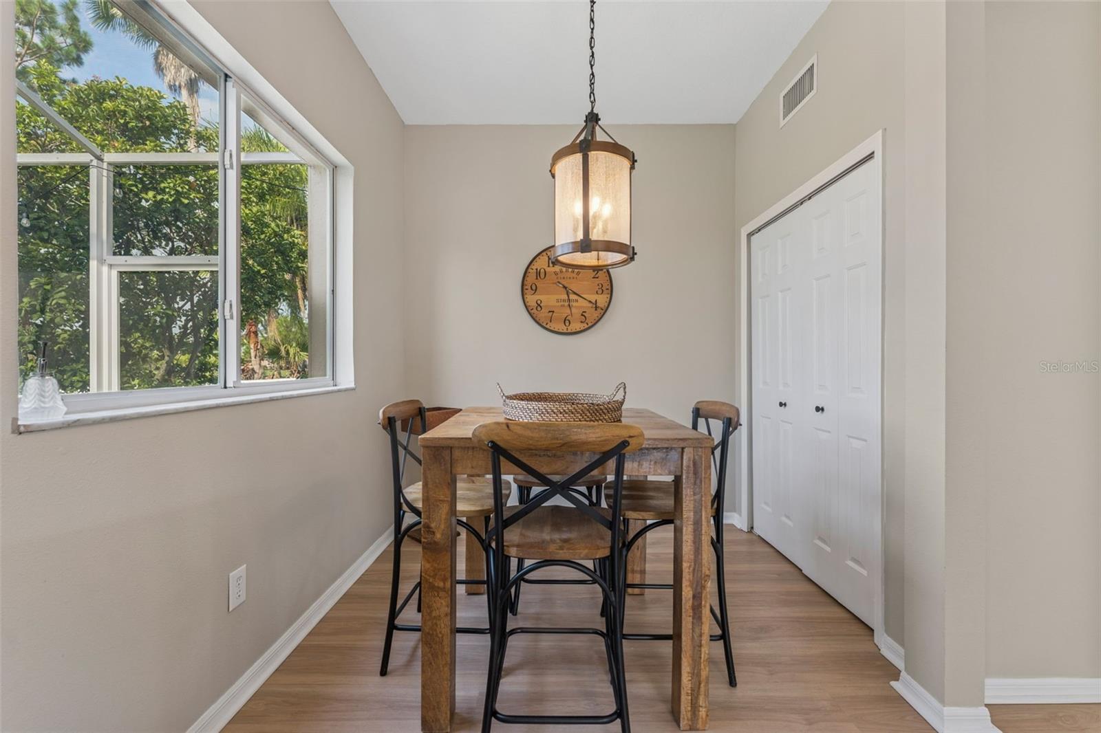 Listing photo id 23 for 13003 Carlington Lane