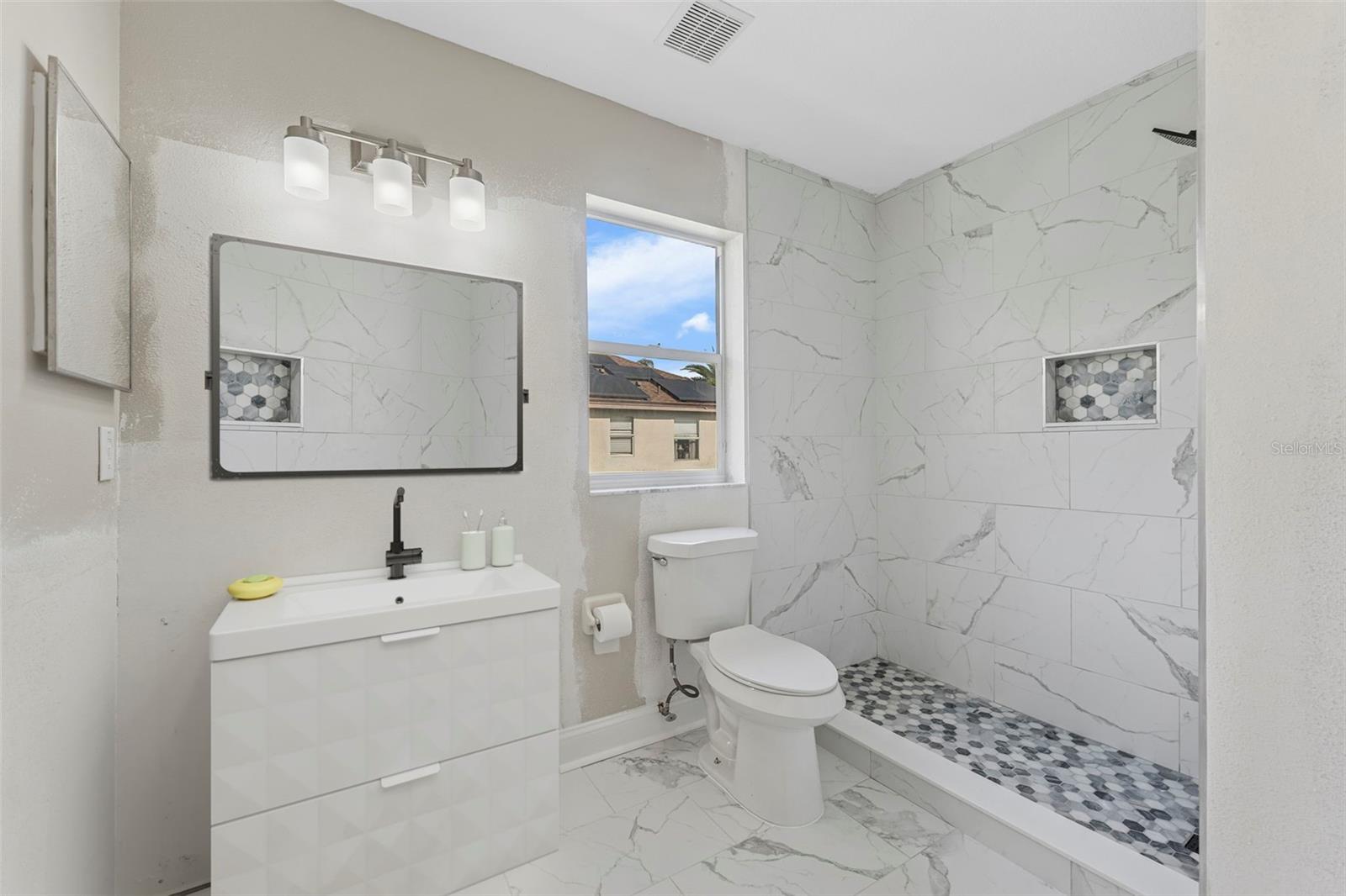 Listing photo id 25 for 13003 Carlington Lane